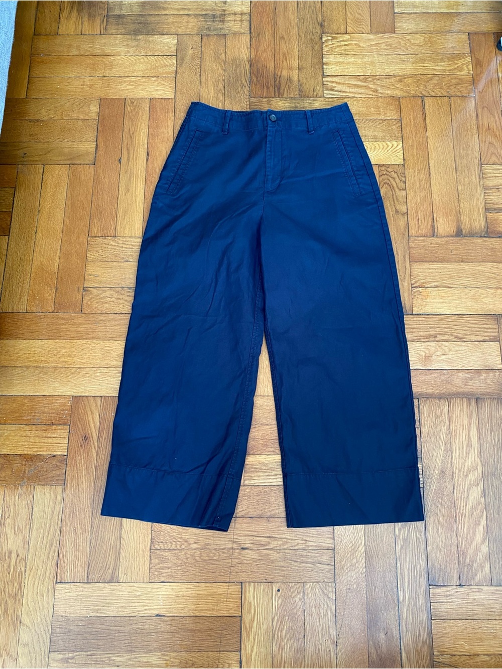 Banana Republic navy blue wide-leg cropped women’s pants. Size 4
